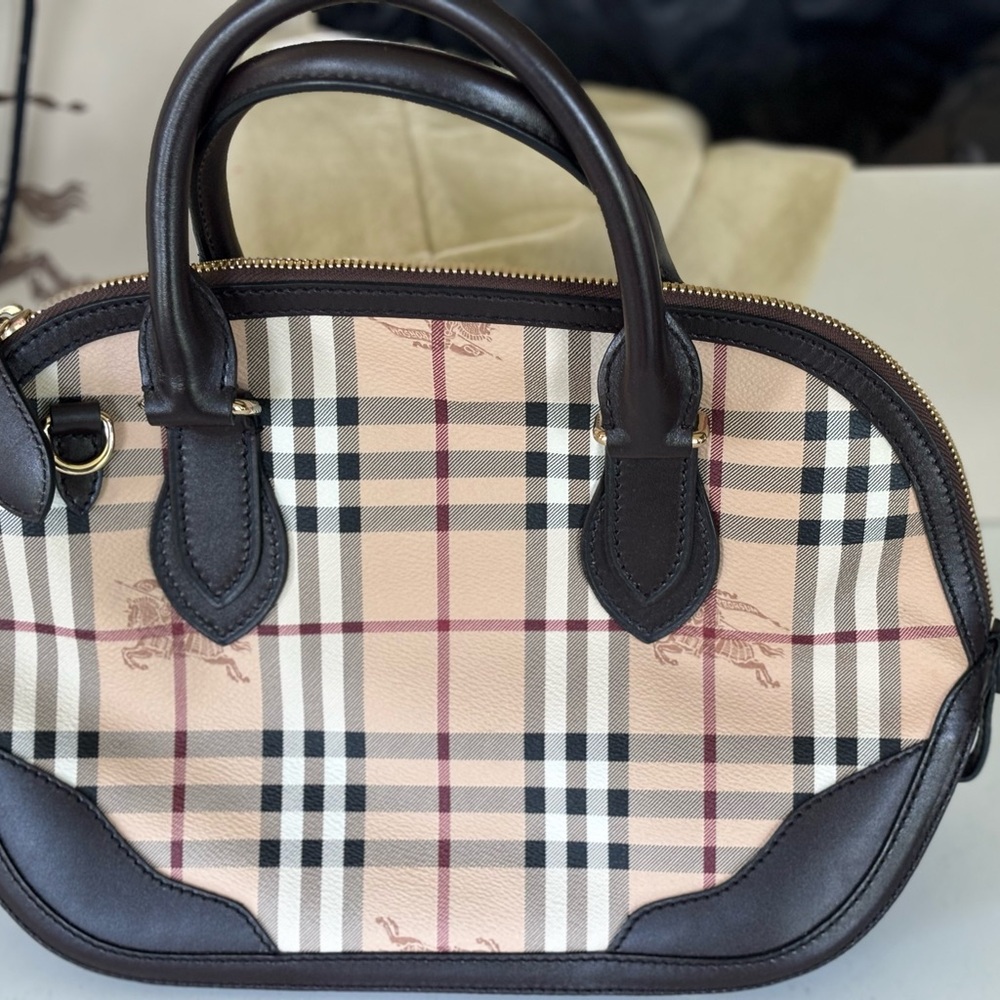 Burberry Tan and Black Satchel with Iconic Design - Picture 4 of 7